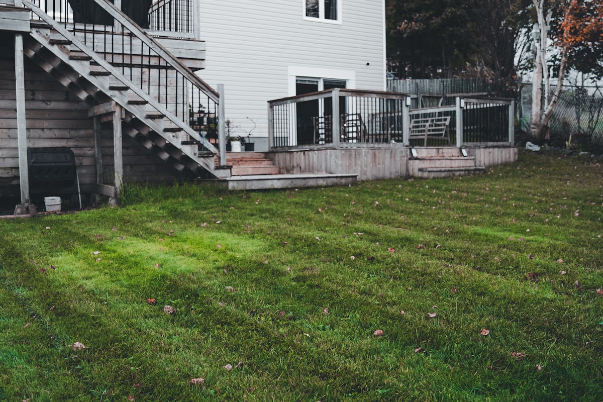 Beau jardin entretenu avec terrasse à Nice